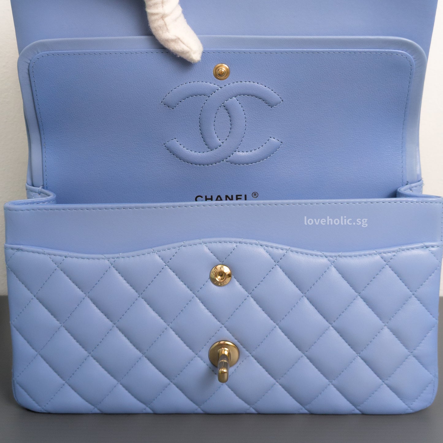 Chanel Classic Flap Medium | 21C Sky Blue Lambskin Light Gold Hardware-details