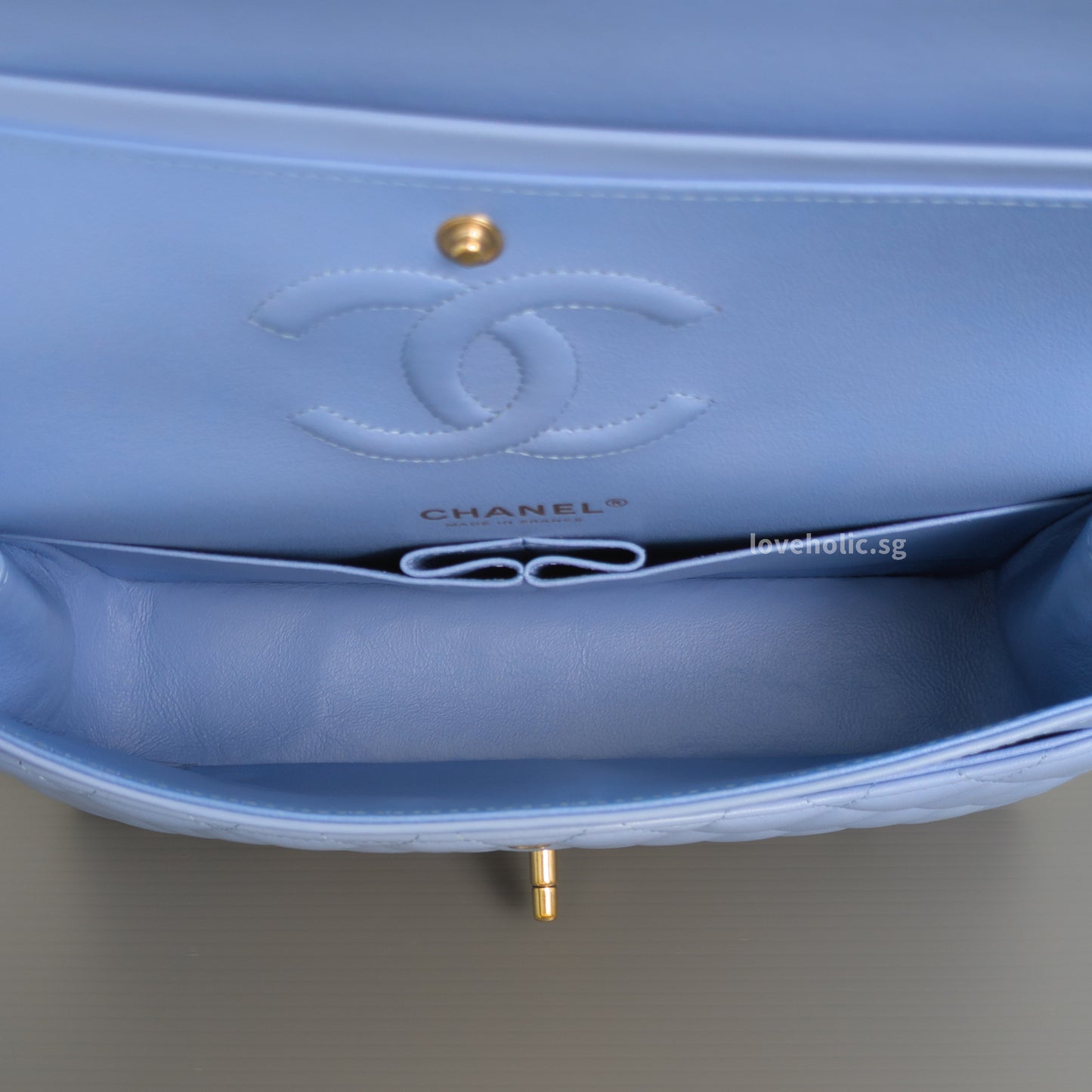 Chanel Classic Flap Medium | 21C Sky Blue Lambskin Light Gold Hardware-details