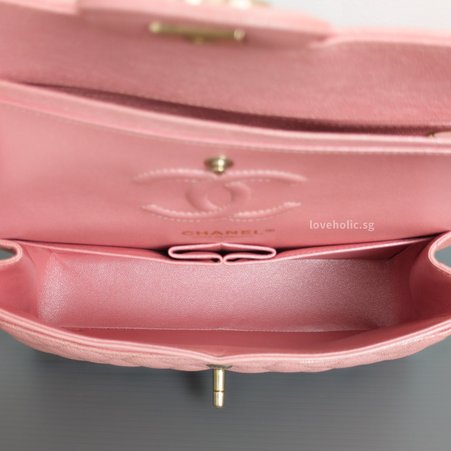 Chanel Classic Flap Small | 19S Iridescent Sakura Pink Caviar Light Gold Hardware-details