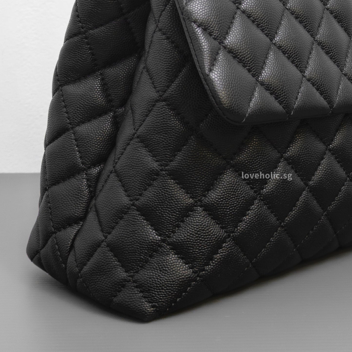 Chanel Coco Handle Large with Lizard Handle | Black Caviar Ruthenium Hardware-details