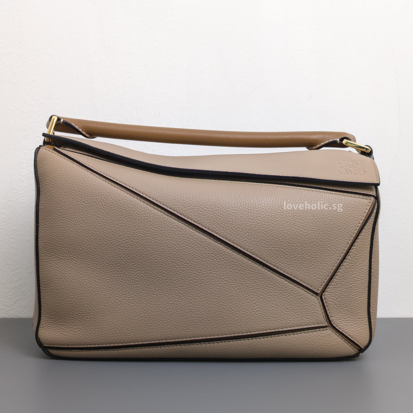 Loewe Puzzle Medium | Sand/ Mink Calfskin Gold Hardware-front1