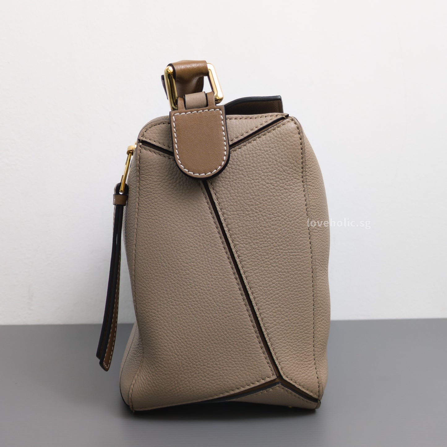 Loewe Puzzle Medium | Sand/ Mink Calfskin Gold Hardware-side