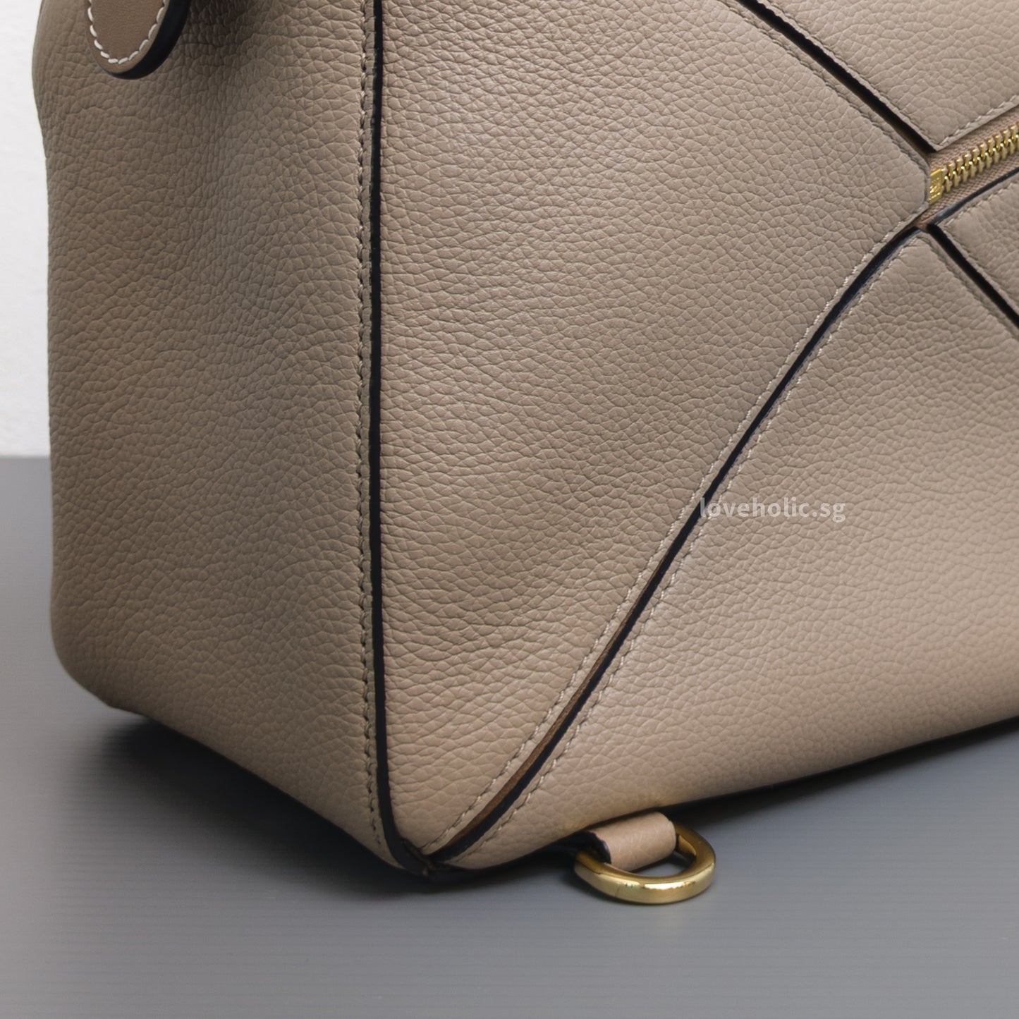 Loewe Puzzle Medium | Sand/ Mink Calfskin Gold Hardware-details