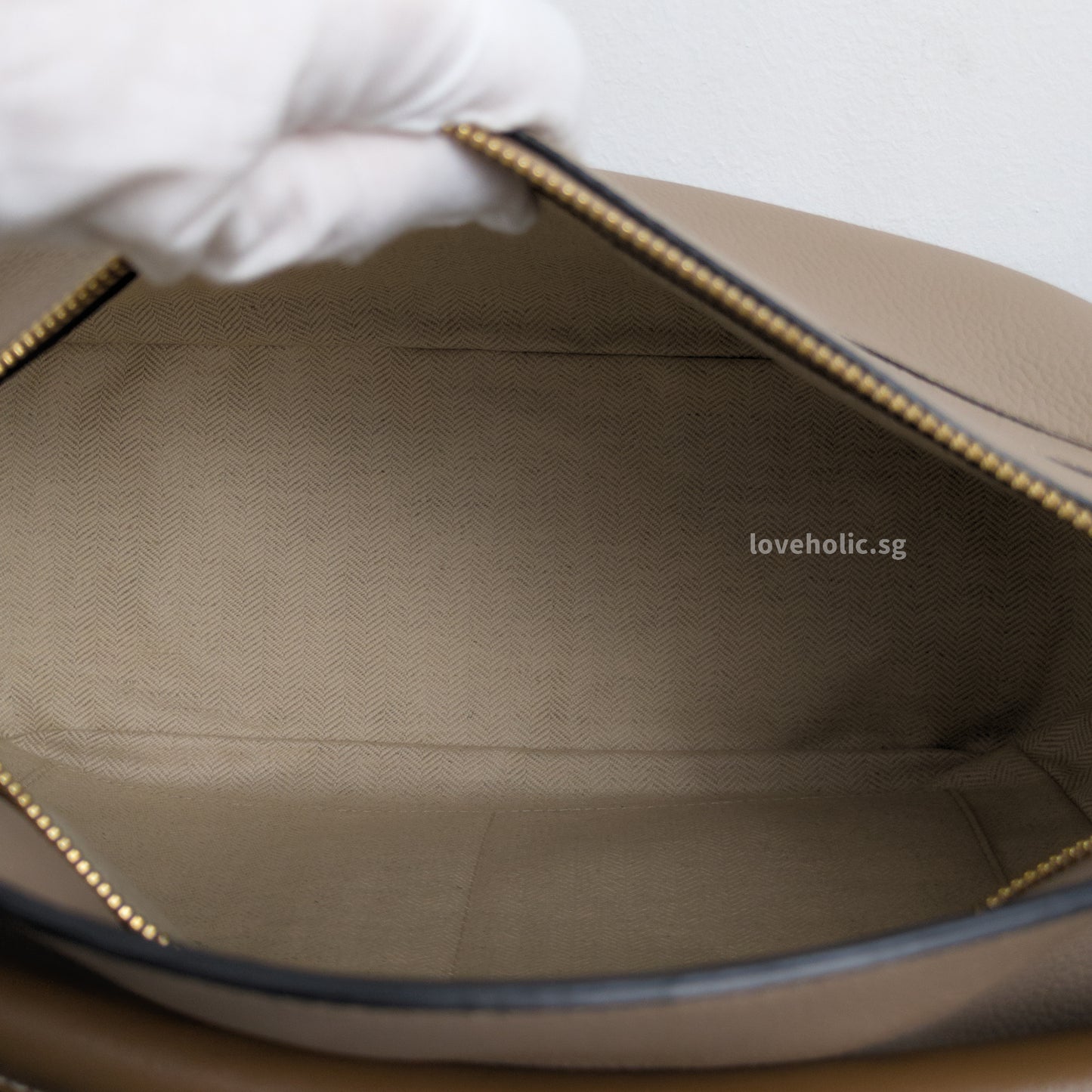 Loewe Puzzle Medium | Sand/ Mink Calfskin Gold Hardware-details