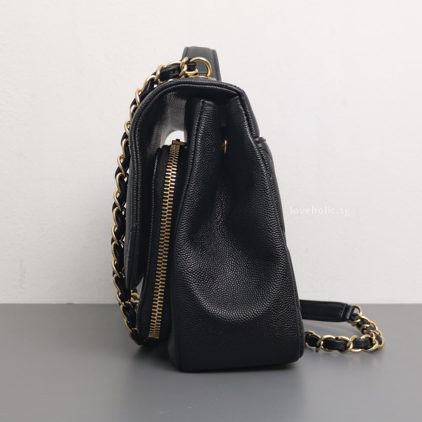 Chanel Business Affinity Flap Bag with Handle Medium | Black Caviar Light Gold Hardware-details