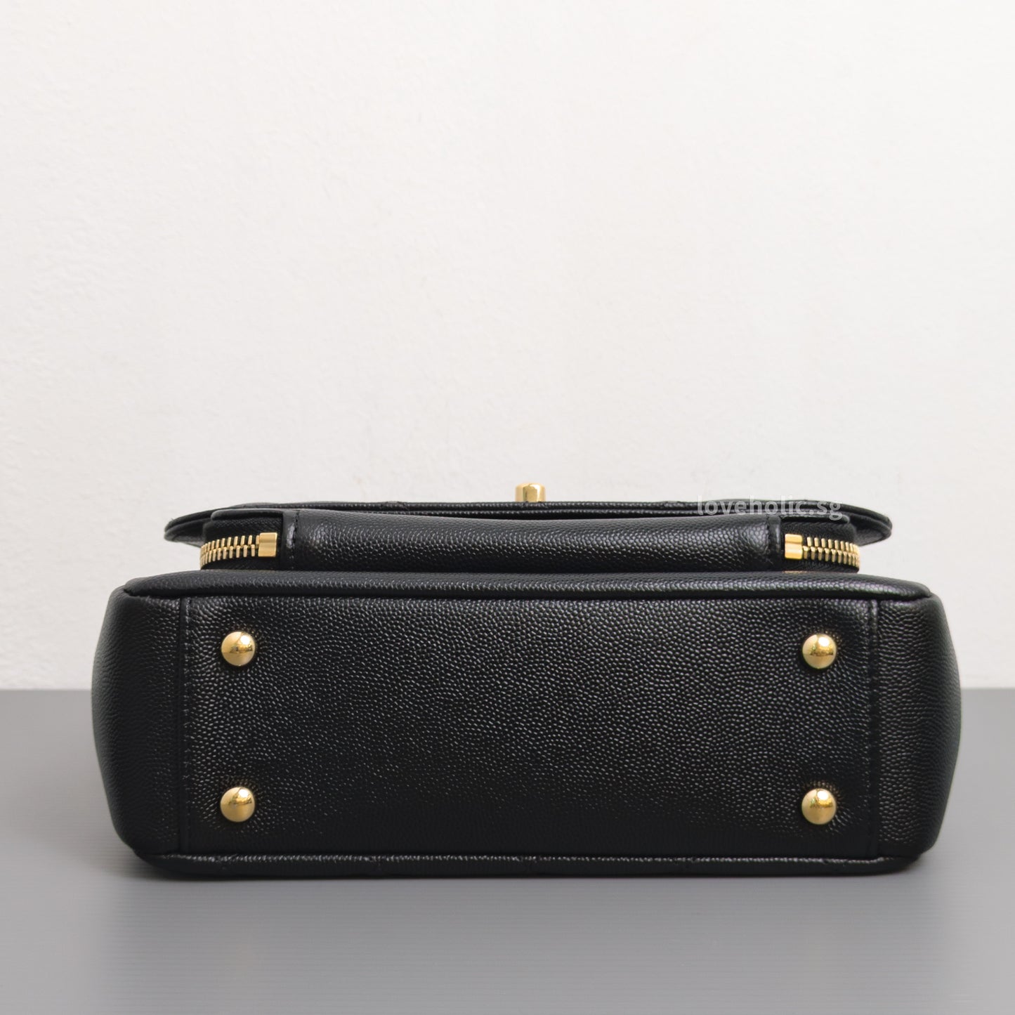 Chanel Business Affinity Flap Bag with Handle Medium | Black Caviar Light Gold Hardware-details