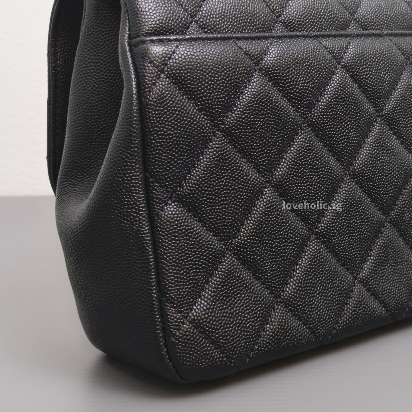 Chanel Business Affinity Flap Bag with Handle Medium | Black Caviar Light Gold Hardware-details