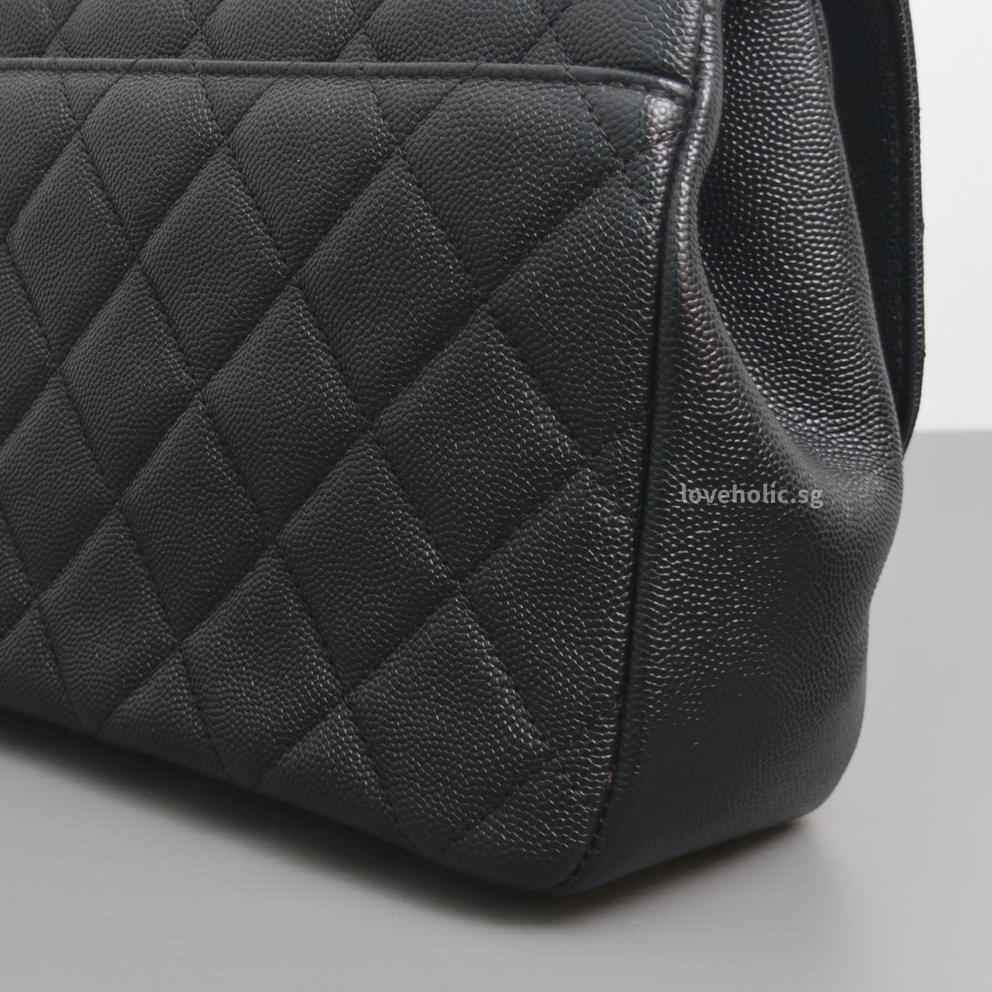 Chanel Business Affinity Flap Bag with Handle Medium | Black Caviar Light Gold Hardware-details