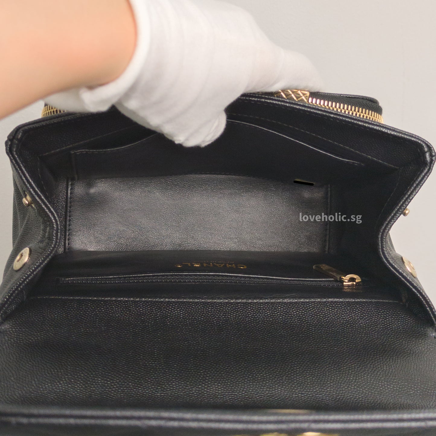 Chanel Business Affinity Flap Bag with Handle Medium | Black Caviar Light Gold Hardware-details