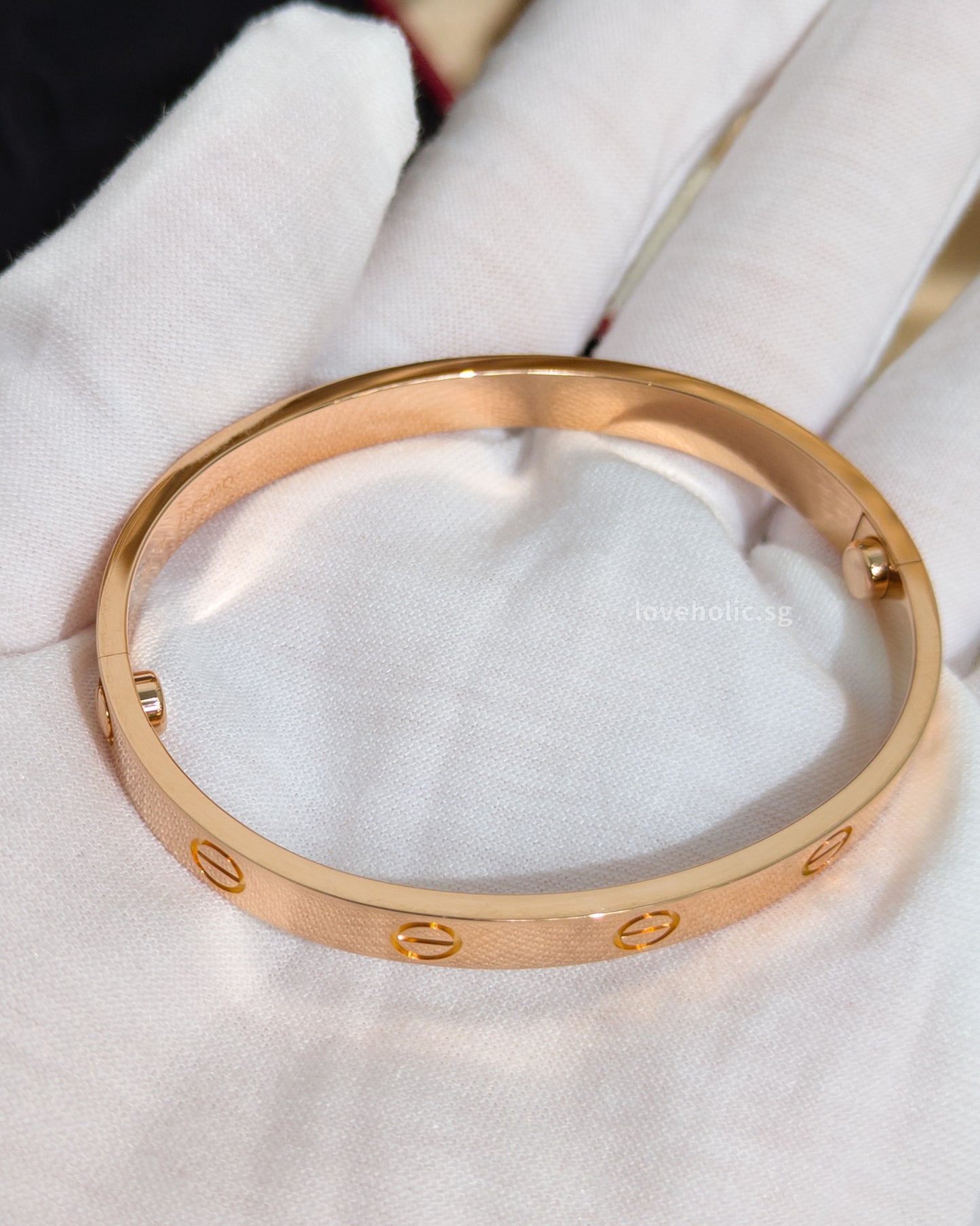 Cartier Love Bracelet Classic Size 16 | 18K Rose Gold-model