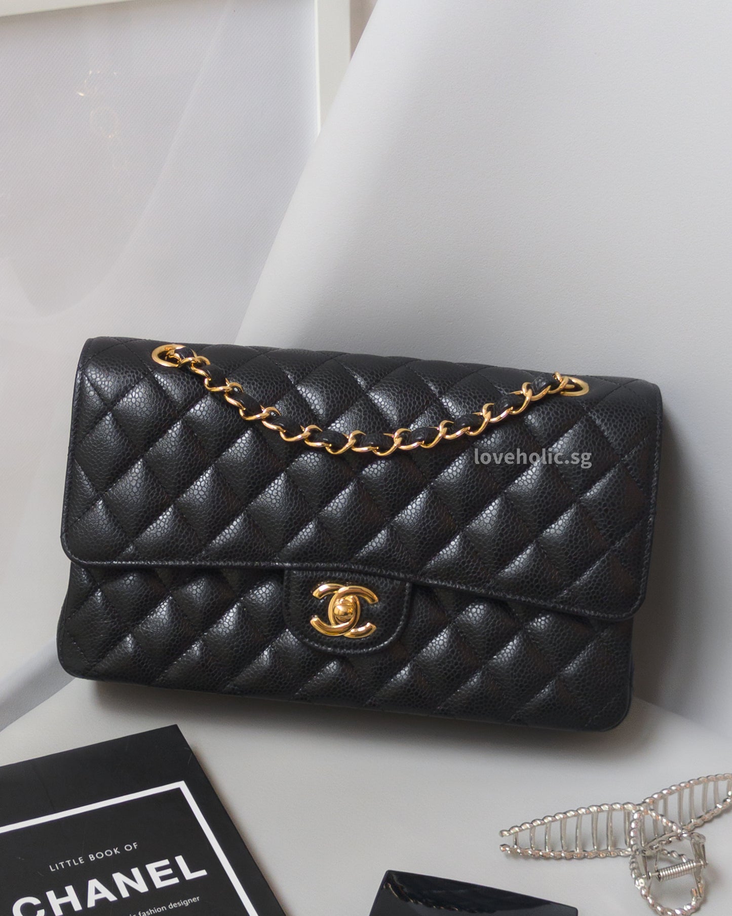 Chanel Classic Flap Medium | Black Caviar Gold Hardware-front