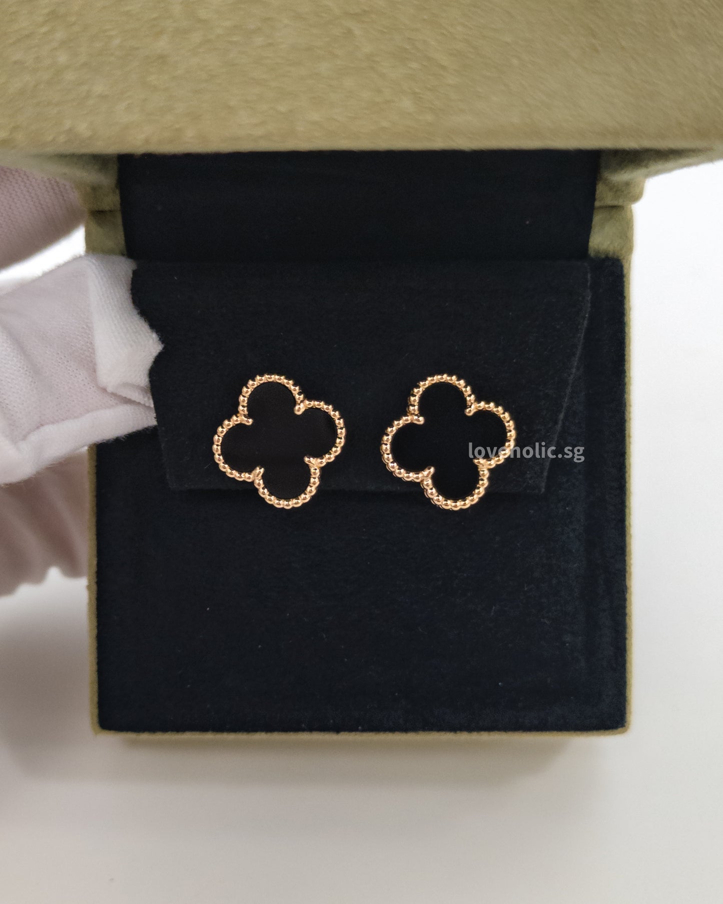 Van Cleef & Arpels VCA Vintage Alhambra Earrings Onyx 18K Gold-model
