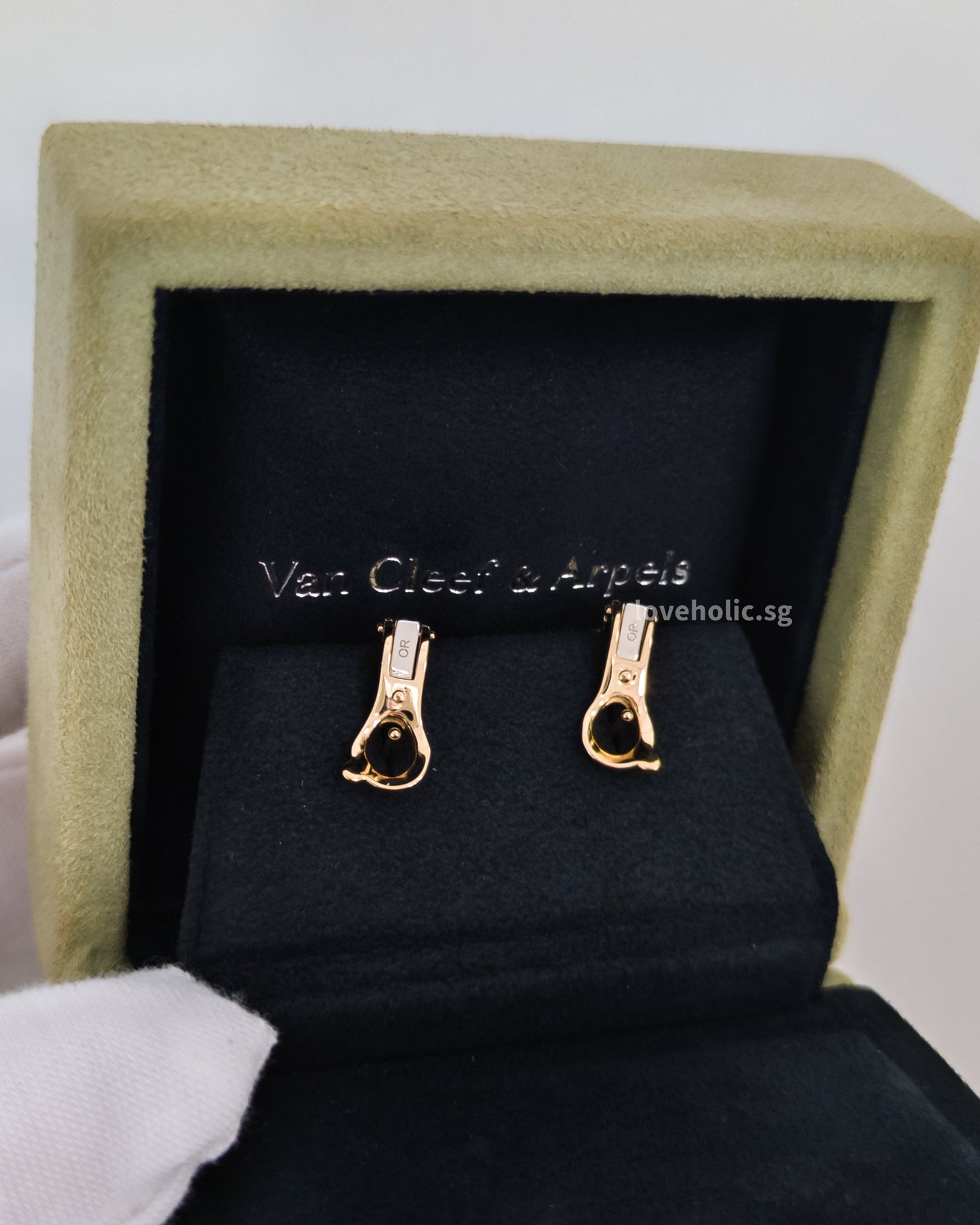 Van Cleef & Arpels VCA Vintage Alhambra Earrings Onyx 18K Gold-front1