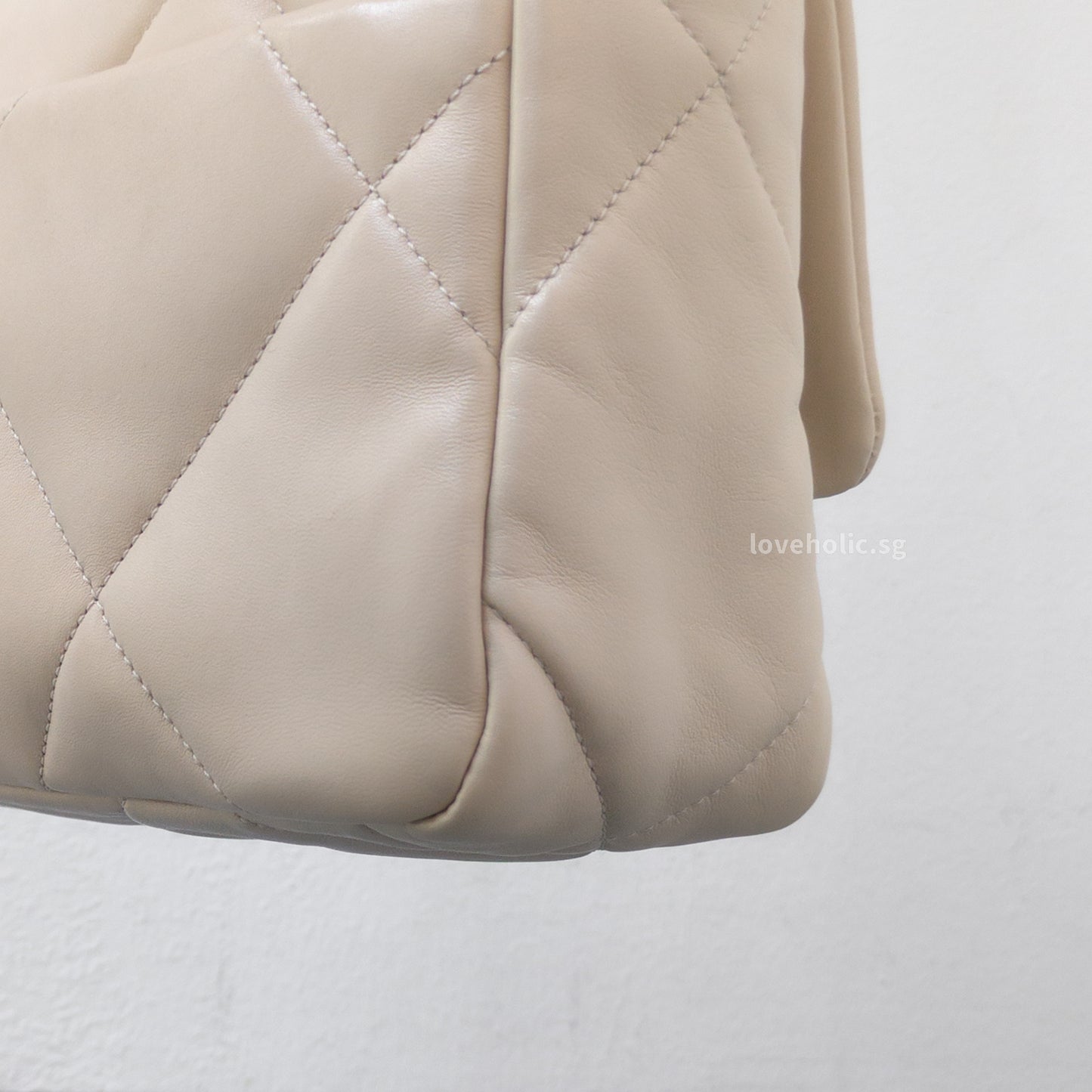 Chanel Chanel 19 Small | Light Beige Lambskin Multicolored Hardware-details