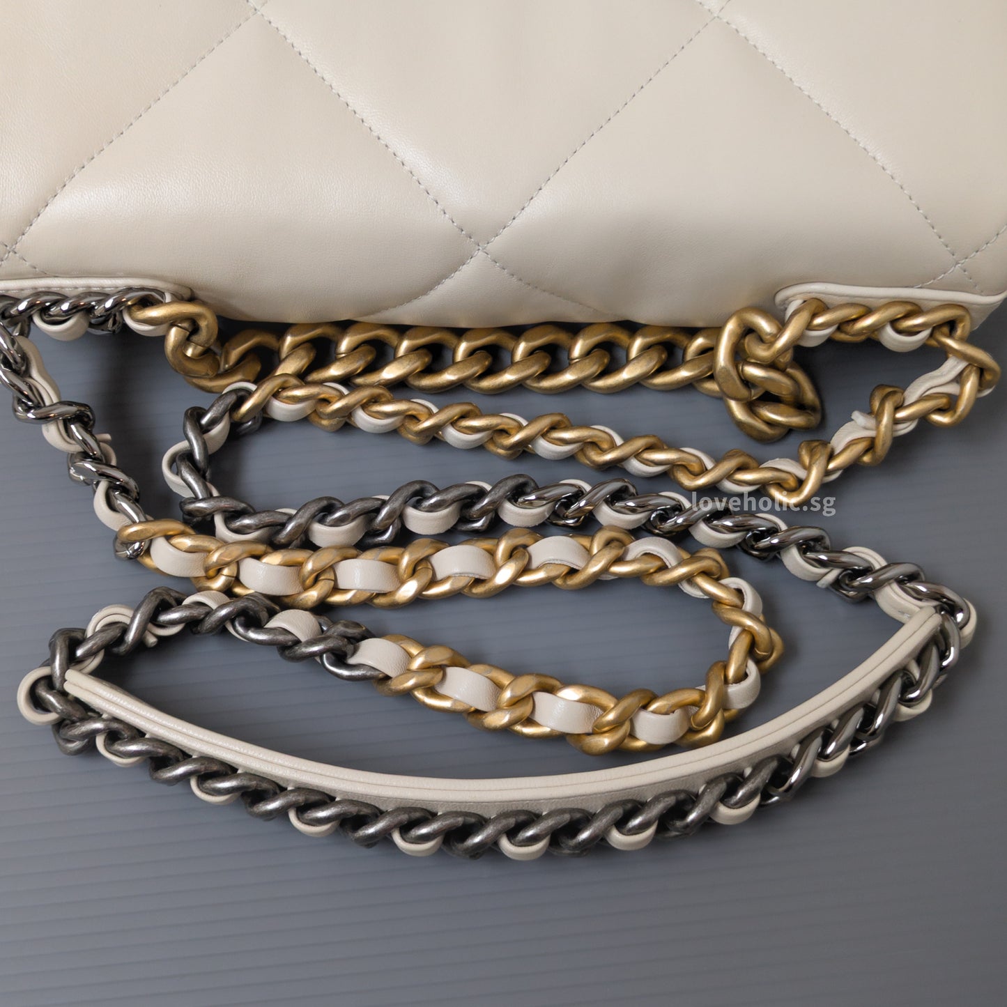 Chanel Chanel 19 Small | Light Beige Lambskin Multicolored Hardware-details