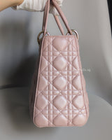 Dior Lady Dior Medium | Pearlescent Lotus Pink Lambskin Light Gold Hardware-details