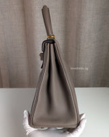 Hermes Kelly 28 | Gris Asphalte M8 Togo Gold Hardware-details