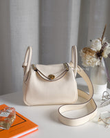 Hermes Lindy Mini | Nata Taurillon Clemence Gold Hardware-front