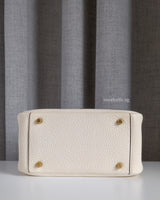 Hermes Lindy Mini | Nata Taurillon Clemence Gold Hardware-details