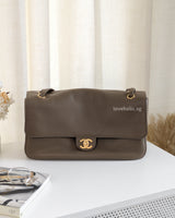 Maxi Flap 32cm | 26A Dark Khaki Caviar Gold Hardware