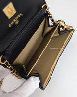 Chanel Flap Card holder Pearl Crush | Black Lambskin Brushed Gold Hardware-details