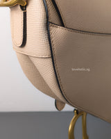 Dior Saddle Medium | Caramel Beige Calfskin Brushed Gold Hardware-details