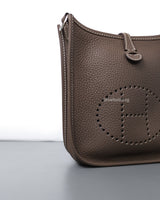 Hermes Evelyne Mini | Etoupe Taurillon Clemence Palladium Hardware-details