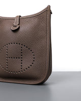 Hermes Evelyne Mini | Etoupe Taurillon Clemence Palladium Hardware-details