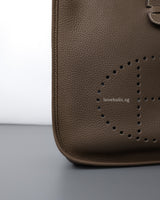 Hermes Evelyne 29 | Etoupe Taurillon Clemence Palladium Hardware-details