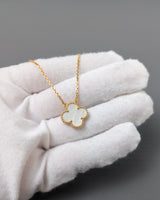 Van Cleef & Arpels VCA Vintage Alhambra Necklace Pendant | Mother of Pearl 18K Gold-model