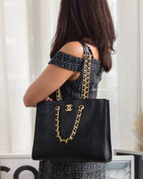 Chanel Matelassé Tote Bag Black Calfskin Brushed Gold Hardware-model