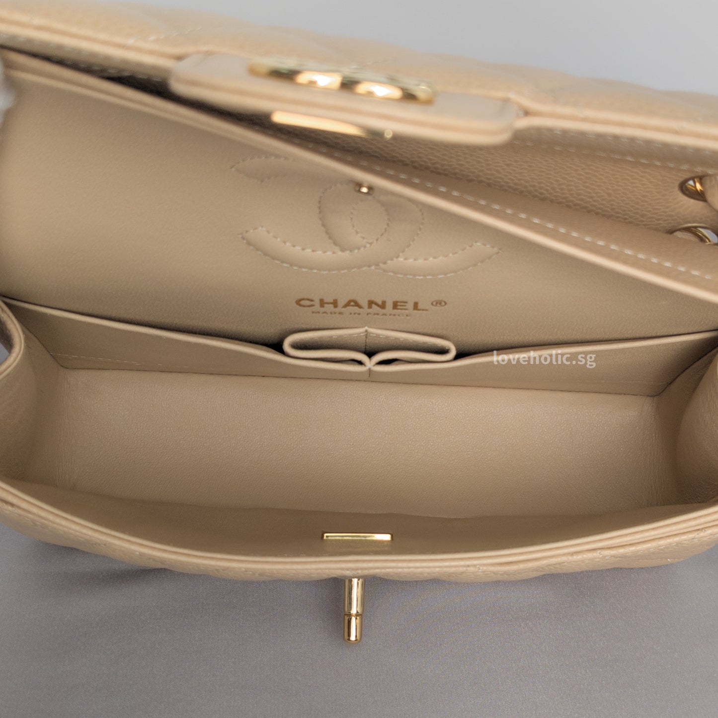 Classic Flap Small | Beige Claire Caviar Gold Hardware
