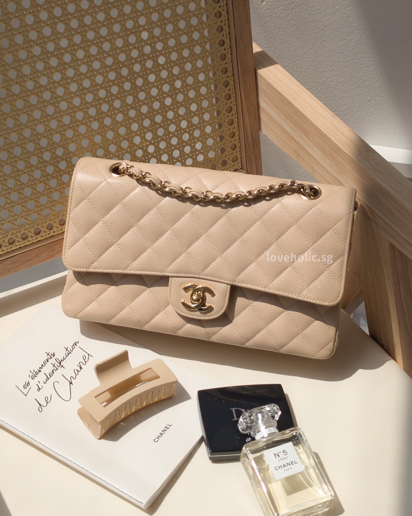 loveholic.sg - Chanel card holder GHW in caviar. Excellent