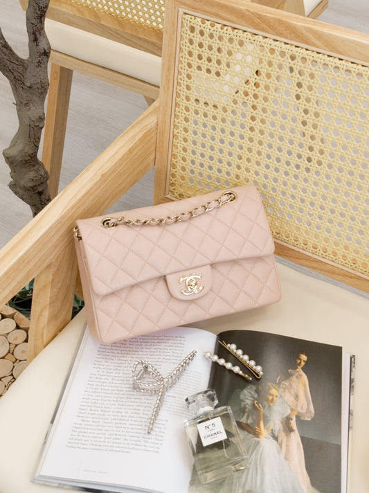 Chanel - 50 shades of pink