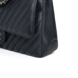 Chanel Classic Flap Chevron Medium | Black Caviar Light Gold Hardware