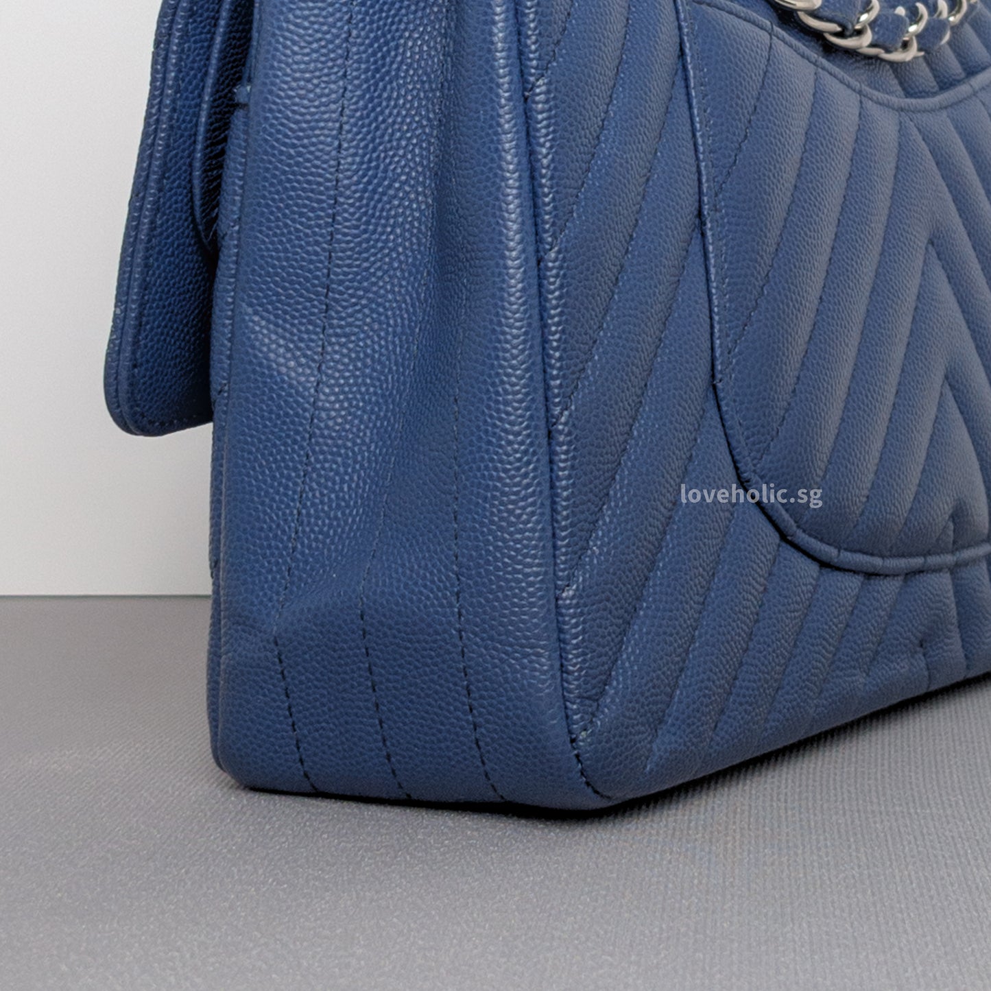 Classic Flap Chevron Medium | Navy Caviar Silver Hardware