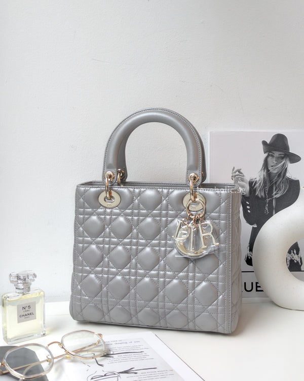 Dior Lady Dior Medium | Pearlescent Opal Grey Lambskin Light Gold Hardware-main