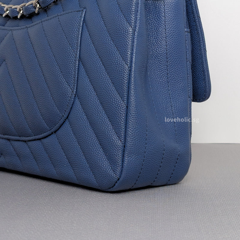 Classic Flap Chevron Medium | Navy Caviar Silver Hardware