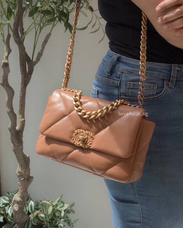 Chanel Chanel 19 Small | 21P Caramel Lambskin Brushed Gold Hardware-modelshots