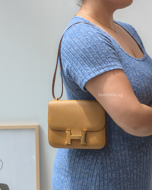 Hermes Constance 18 Mini | 2S Sesame  Epsom Gold Hardware-modelshots