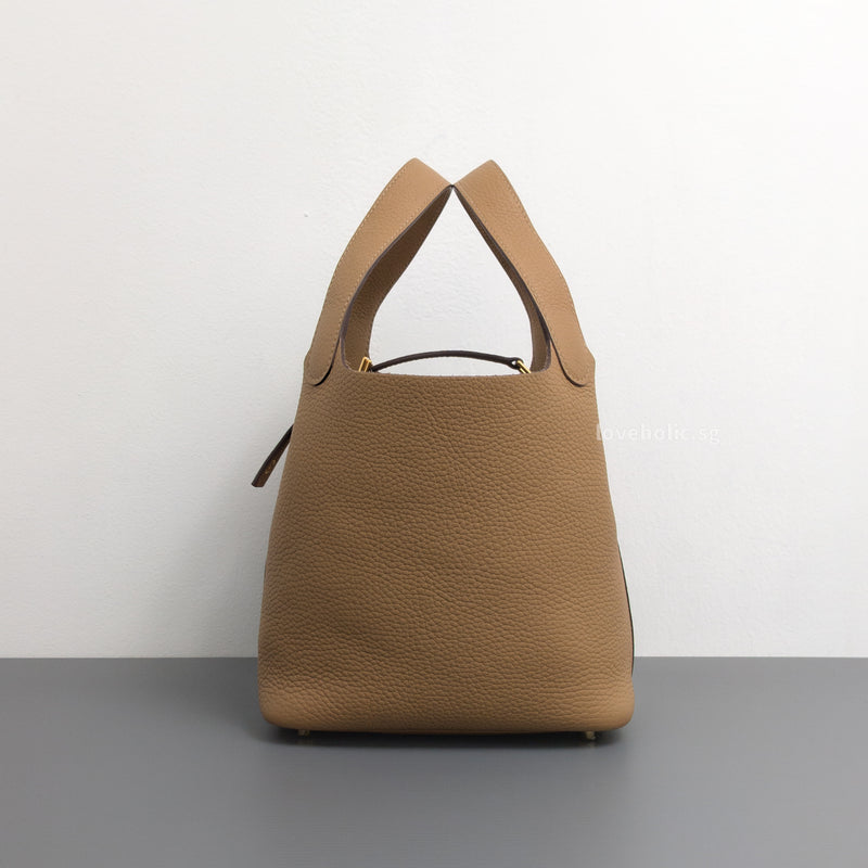 Picotin Lock 18 Biscuit Taurillon Clemence Gold Hardware