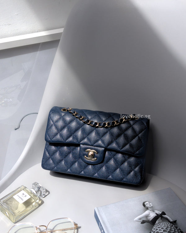 Chanel Classic Flap Small | 19 C Navy Blue Caviar Light Gold Hardware