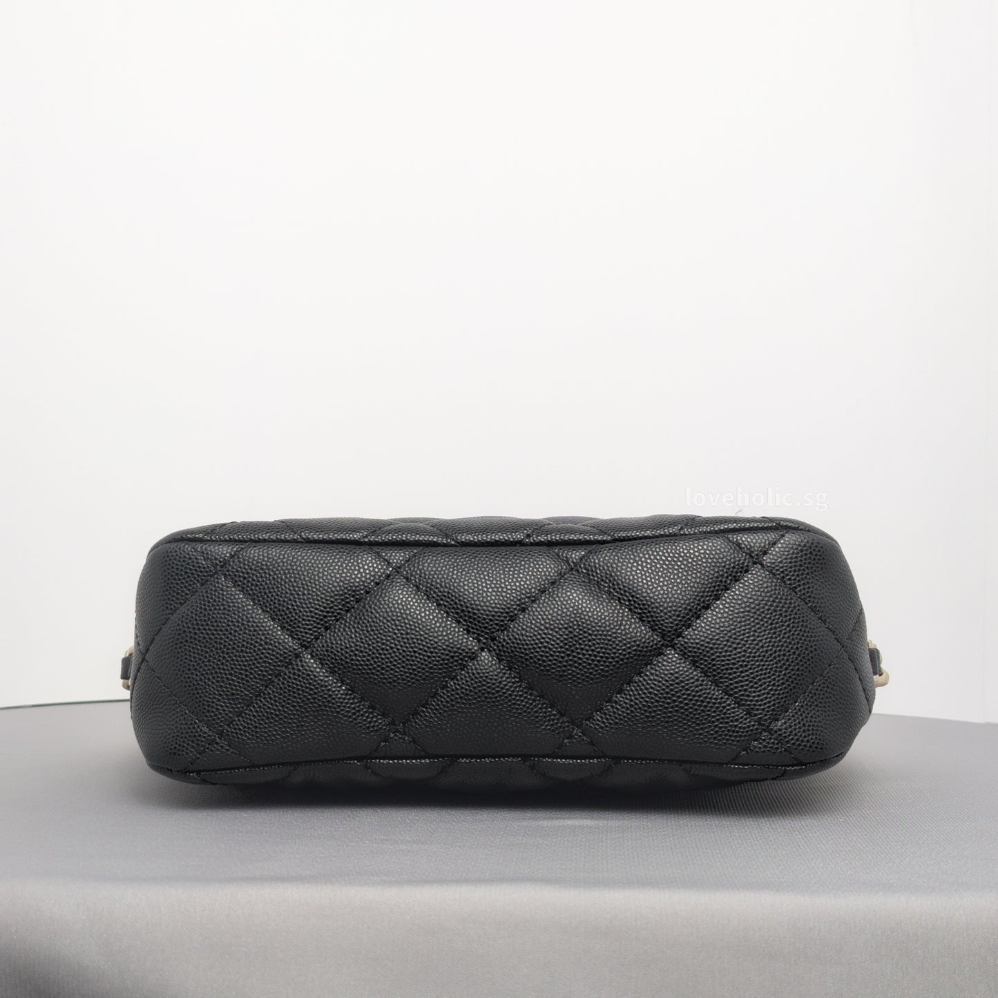 Hobo 24P Small | Black Caviar Gold Hardware