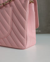 Classic Flap Chevron Medium | 21S Light Pink Caviar Light Gold Hardware