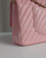 Classic Flap Chevron Medium | 21S Light Pink Caviar Light Gold Hardware