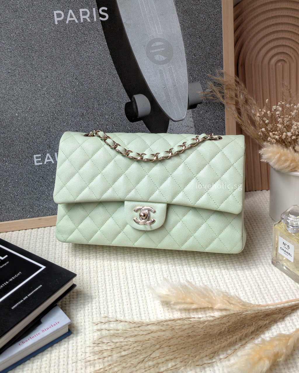 Chanel classic outlet flap green