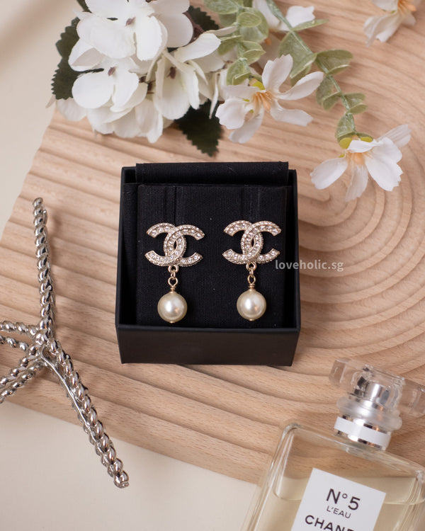 Chanel Classic CC Earrings with Pearl in Light Gold Hardware Large |