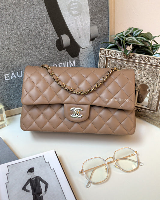 Chanel Classic Flap Medium | 22K Dark Beige/Caramel Lambskin Light Gold Hardware