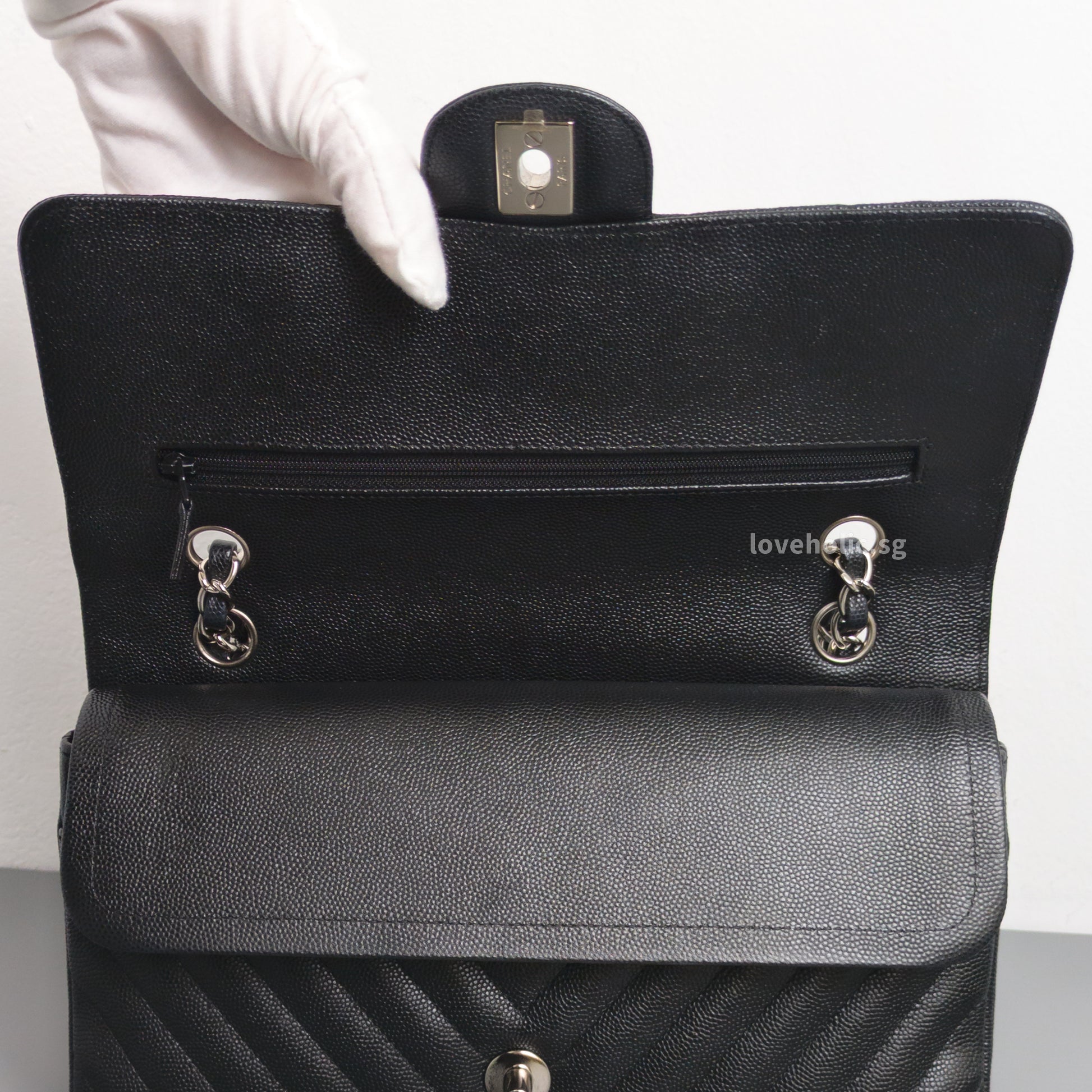 Chanel Classic Flap Chevron Medium | Black Caviar Silver Hardware-details