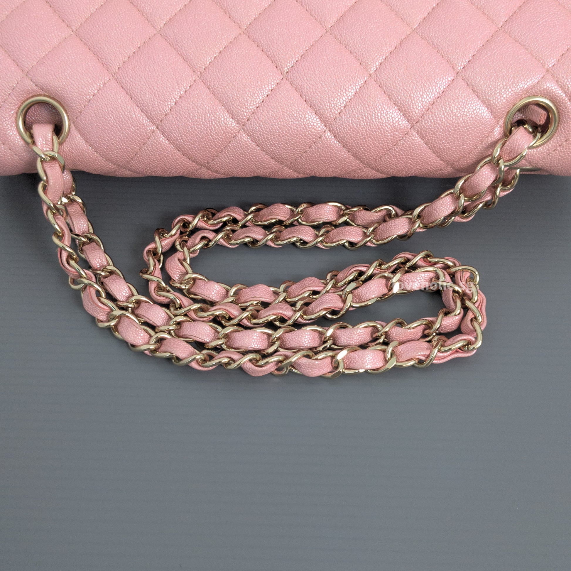Chanel Classic Flap Medium | 19S Iridescent Sakura Pink Caviar Gold Hardware-details